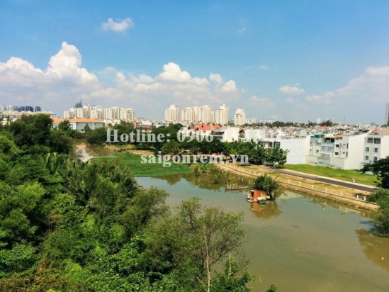 Apartment with balcony for rent in Hung Vuong 2 Building, Bui Bang Doan street, District 7: 500 USD