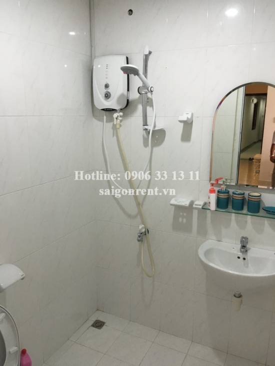 Nice apartment 02 bedrooms on 27th floor for rent in Riverside  Building, 90 Nguyen Huu Canh street, Binh Thanh District. 700 USD
