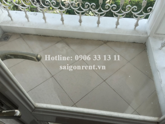 Nice serviced apartment 03 bedrooms wooden floor with balcony for rent on Nguyen Van Huong street, Thao Dien ward, District 2- 130 sqm- 950 USD