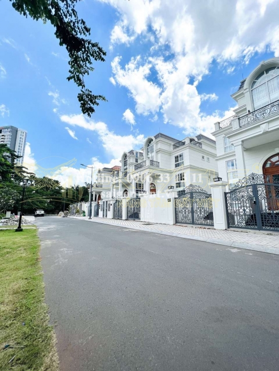Bán chuyển nhượng Biệt thự King Crown Village Thảo Điền, 200 Nguyễn Văn Hưởng, phường Thảo Điền, Quận 2, diện tích 299m2, giá bán 90 tỷ