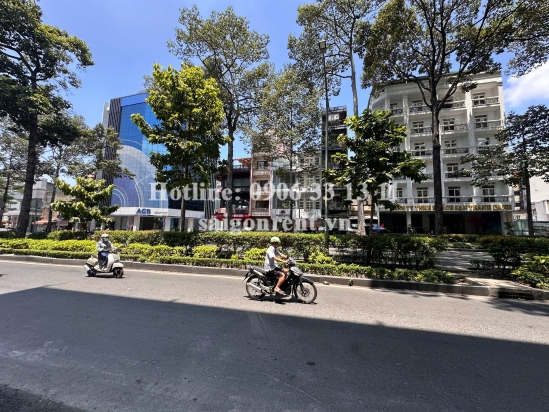 Cho thuê khách sạn 108-110 Châu Văn Liêm, Quận 5, 50 Phòng, 650 Triệu